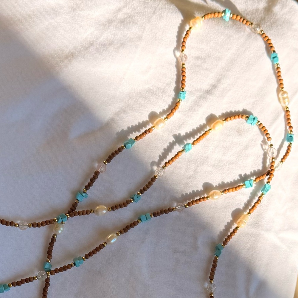 Beaded necklace with pearls and turquoise stones